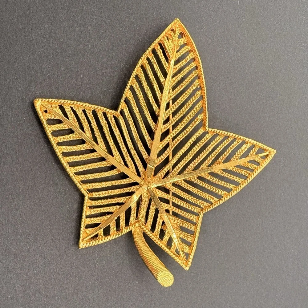 Vintage BSK‎ Leaf Open Work Brooch Gold Tone Textured Fall Autumn 2.75